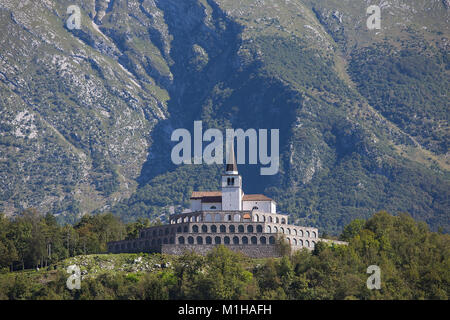 Un monumento di guerra mondiale 1 - Italiano ossario, Caporetto ossario italiano, Chiesa di San Anton in Kobarid, Slovenia Foto Stock