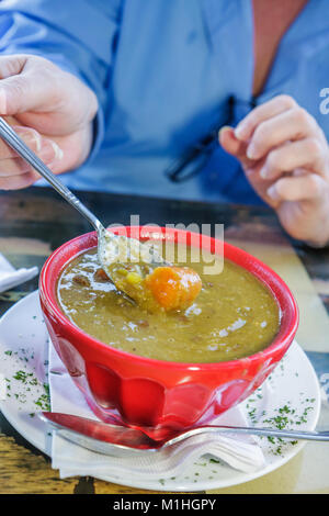 Miami Florida, Biscayne Boulevard, Canela Cafe, ristorante ristoranti cibo mangiare fuori caffè caffè bistrot, zuppa di lenticchie, cibo, carota, adulti woma Foto Stock