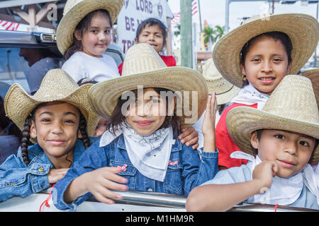 Miami Florida,Homestead,Rodeo Parade,partecipante,evento della comunità,tradizione,minoranza immigranti etnici latini ispanici,ragazze,ragazzi l Foto Stock