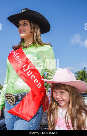 Miami Florida,Homestead,Rodeo Parade,partecipante,tradizione della comunità,regina,bellezza,concorrente,modello di ruolo,teen teen teenager teenagers girl ragazze,giovani Foto Stock