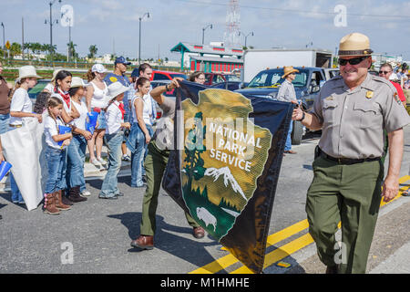 Miami Florida,Homestead,Rodeo Parade,partecipante,tradizione comunitaria,Servizio Parco Nazionale,banner,Rangers,FL080126051 Foto Stock