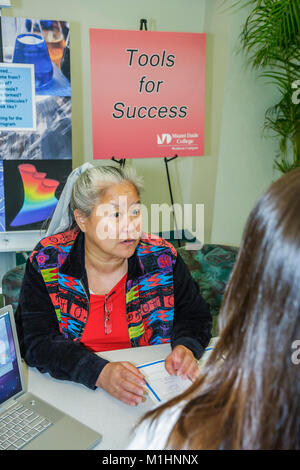 Miami Florida,Miami Dade College,scuola,campus,Open house,case,istruzione superiore,insegnante studenti,insegnanti,consigliere,consigliere,scelta,selezione Foto Stock