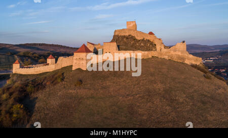 Medievale cittadella Rupea prima attestata nel 1324 è uno dei più antichi siti archeologici in Romania Foto Stock