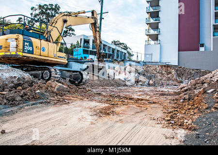 Gosford, Australia - 4 settembre. 2017: Scavo progressi su un blocco di nuove unità abitative in costruzione in Beane San Nuovo Galles del Sud, Australia. Foto Stock