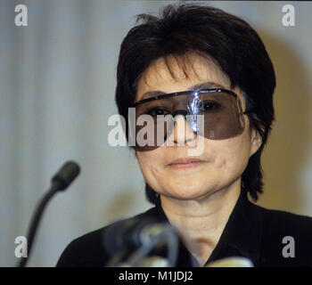 YOKO ONO artista statunitense a Stoccolma 1990 mediante il rilancio della sua arte Foto Stock