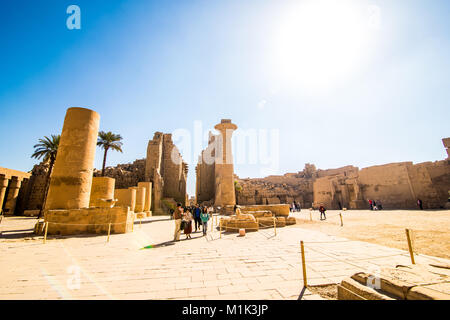 Grande Hypostyle Hall e nuvole a i Templi di Karnak antica Tebe . Luxor, Egitto Foto Stock