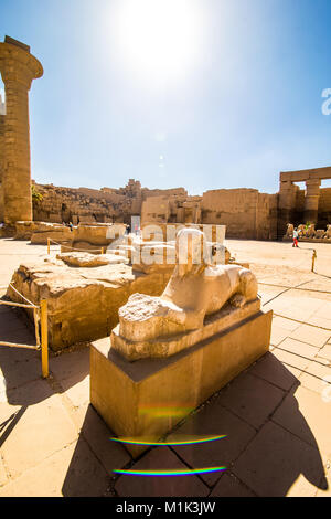 Grande Hypostyle Hall e nuvole a i Templi di Karnak antica Tebe . Luxor, Egitto Foto Stock