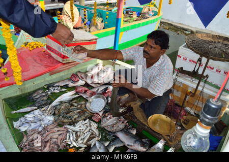 Mercato galleggiante in Kolkata Foto Stock