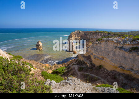 Marinha spiaggia Praia Marinha, situato a sud della costa atlantica nella regione di Algarve, Portogallo. Foto Stock