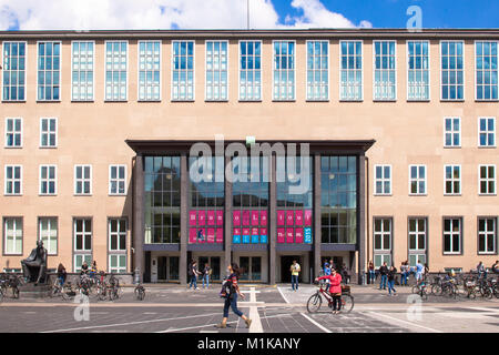 Germania, Colonia, edificio principale dell'Università di Colonia alla piazza Albertus-Magnus nel quartiere Lindenthal. Deutschland, Koeln, Hauptgebae Foto Stock