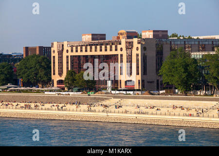 Germania, Colonia, hotel Hyatt Regency sul Reno boulevard nel quartiere Deutz, la grande scalinata sulle rive del fiume Reno tra l'H Foto Stock