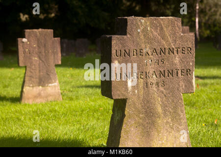 Germania, Colonia, War Graves entro la colonia cimitero meridionale nel quartiere Zollstock. Deutschland, Koeln, Kriegsgraeber auf dem Suedfriedhof ho Foto Stock