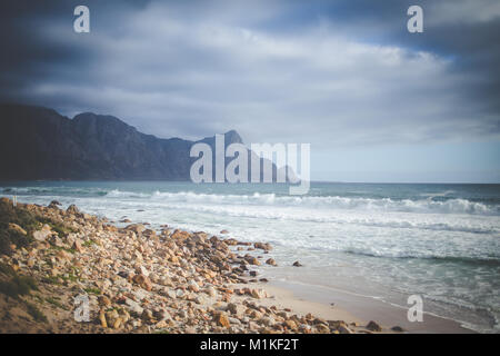 Ampio angolo di immagine orizzontale di Kogelbay nell'Overberg del sud africa Foto Stock