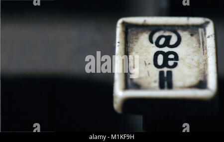 Linotype tastiera lettere oe, chiavi h closeup al negozio di giornali. Provost, Alberta, Canada. Foto Stock