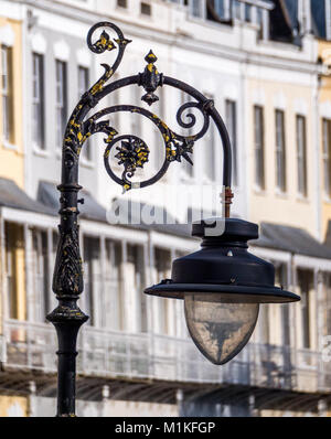 Ornati in via la luce sul Royal York Mezzaluna in Clifton Bristol una fila di eleganti case in stile georgiano ha detto di essere la più lunga crescent (del suo tipo) in Europa Foto Stock