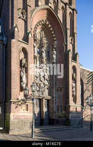 Krefeld-Hüls, Katholische Pfarrkirche San Cyriakus, Westportal Foto Stock