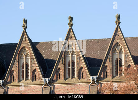 Krefeld-Hüls, Katholische Pfarrkirche San Cyriakus, Südgiebel Foto Stock