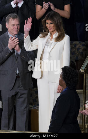 30 gennaio 2018 - Washington, Distretto di Columbia, Stati Uniti- prima signora MELANIA TRUMP entra nella camera del Senato prima del discorso sullo stato dell'Unione consegnato dal Presidente degli Stati Uniti TRUMP in Campidoglio degli Stati Uniti. Credito: Alex Edelman/ZUMA filo/Alamy Live News Foto Stock