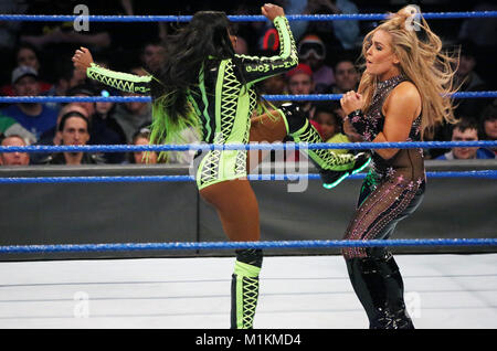 Philadelphia, PA, Stati Uniti d'America. 30 gen, 2018. Natalya versus Glow corrispondono alla Wells Fargo Center di Philadelphia, Pa su gennaio 30, 2018 Credit: Star Shooter/media/punzone Alamy Live News Foto Stock