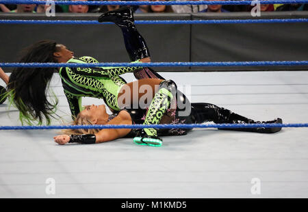 Philadelphia, PA, Stati Uniti d'America. 30 gen, 2018. Natalya versus Glow corrispondono alla Wells Fargo Center di Philadelphia, Pa su gennaio 30, 2018 Credit: Star Shooter/media/punzone Alamy Live News Foto Stock