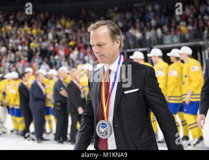 Koeln, Deutschland. 21 Maggio, 2017. Pullman Jon COOPER (possibile) con der Silbermedaille, deluso, Finale, Kanada (CAN) - Schweden (SWE) 2: 1 n.P., am 21.05.2017 in Koeln. IIHF Eishockey-Weltmeisterschaft 2017 in Koeln/ Germania - Parigi/ Frankreich vom 05.05. - 21.05.2017 |utilizzo del credito in tutto il mondo: dpa/Alamy Live News Foto Stock