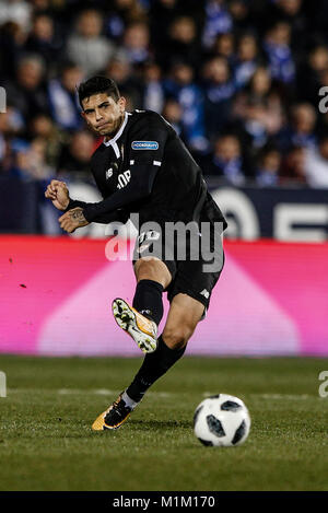 Mai Banega (Sevilla FC) in azione durante il match Copa del Rey match tra Leganes FC vs Sevilla FC presso il Municipal de Butarque stadium in Madrid, Spagna, 31 gennaio 2018. Credito: Gtres Información más Comuniación on line, S.L./Alamy Live News Foto Stock