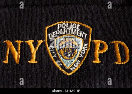 Badge NYPD su 'beanie' hat. Foto Stock