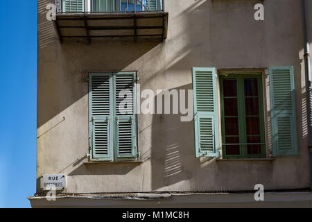 Imposte sul classico edificio di Nizza, Francia Foto Stock