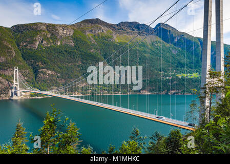 Hardanger ponte sopra il Eidfjorden dal di sopra, Norvegia, Scandinavia, sospensione ponte Hardangerbrua, Hardangerfjord tra Ullensvang Ulvik e Foto Stock