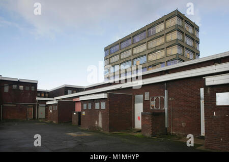 Freeman modo uffici, il centro dello shopping e il chiuso White knight pub, Freeman Street, Grimsby, Regno Unito. Foto Stock