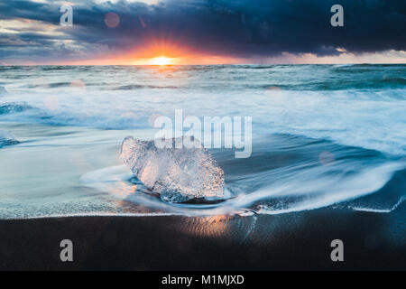 Ghiaccio al bordo della laguna di Jokulsarlon, Hornafjordur, Islanda Foto Stock