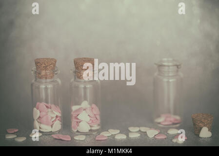 A forma di cuore ad spruzza in un vasetto di vetro Foto Stock