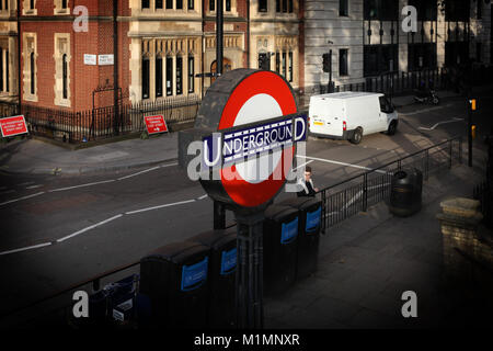 Tempio la stazione della metropolitana di Londra, Gran Bretagna Foto Stock