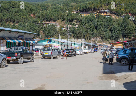 Bumthang, Bhutan. La strada principale di Jakar. Foto Stock