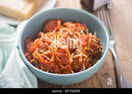 Le polpette di carne in salsa di pomodoro con spaghetti Foto Stock