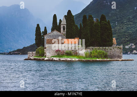 Saint George monastero sulla Baia di Kotor Foto Stock