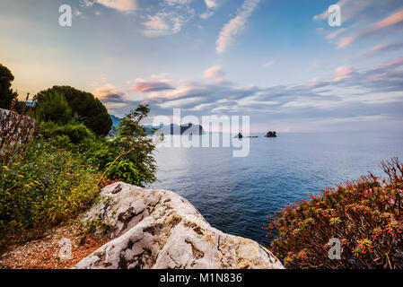 Costa e vista sul Mar Adriatico vicino a Petrovac Foto Stock