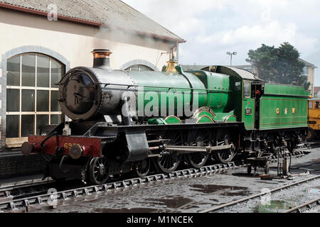 6960 Raveningham Hall Sala modificati classe locomotiva a vapore a West Somerset Railway Minehead stazione. Ex British Rail linea. Foto Stock