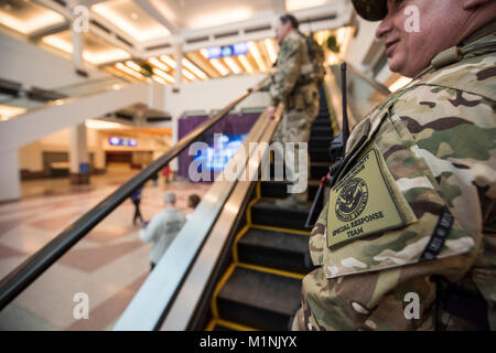 Homeland Security indagini Secure Response Team fornisce la sicurezza in ed intorno a Minneapolis, Minnesota durante la settimana che conduce fino al Super Bowl 52. Questo Foto Stock