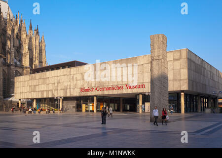 Germania, Colonia, il Museo Romano-Germanico al Roncalli square. Deutschland, Koeln, das Museo Roemisch-Germanische am Roncalliplatz. Foto Stock