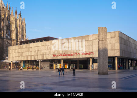 Germania, Colonia, il Museo Romano-Germanico al Roncalli square. Deutschland, Koeln, das Museo Roemisch-Germanische am Roncalliplatz. Foto Stock