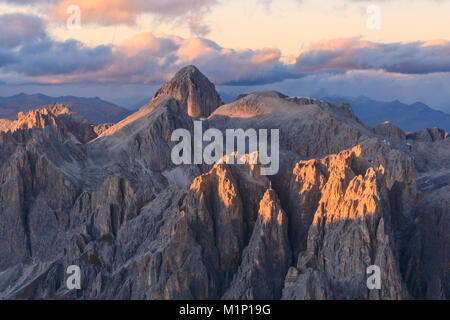 Vista aerea del Catinaccio (Rosengarten) al tramonto, Dolomiti, Alto Adige, Italia, Europa Foto Stock