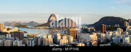 Vista su Botafogo verso la montagna di Sugarloaf, Rio de Janeiro, Brasile, Sud America Foto Stock