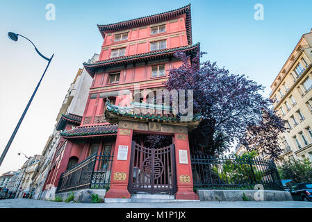 Rosso pagoda cinese a Parigi nel quartiere di otto Foto Stock