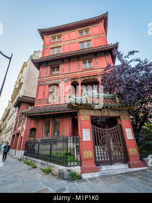 Rosso pagoda cinese a Parigi nel quartiere di otto Foto Stock