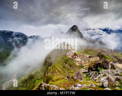 Machu Picchu rovine, Sito Patrimonio Mondiale dell'UNESCO, la regione di Cusco, Perù, Sud America Foto Stock