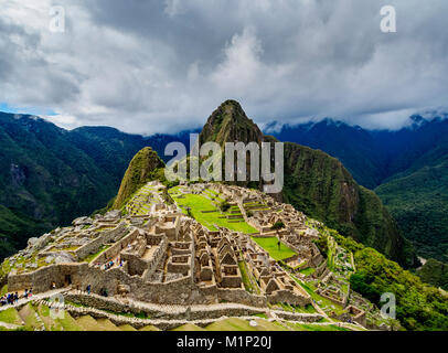 Machu Picchu rovine, Sito Patrimonio Mondiale dell'UNESCO, la regione di Cusco, Perù, Sud America Foto Stock