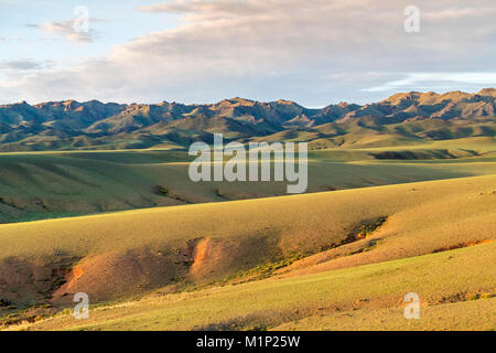 Le colline e le montagne, Bayandalai distretto, a sud della provincia di Gobi, Mongolia, Asia Centrale, Asia Foto Stock