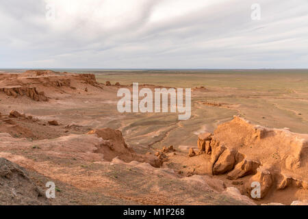 Flaming cliffs, Bajanzag, Sud provincia Gobi, Mongolia, Asia Centrale, Asia Foto Stock