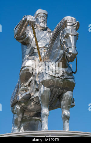 Gengis Khan statua equestre, Erdene, Tov provincia, Mongolia, Asia Centrale, Asia Foto Stock